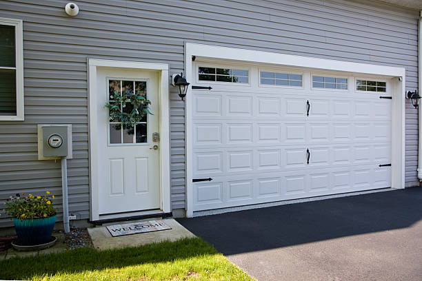 24/7 Emergency Garage Door Panel Replacement experts in Clintonville, WI